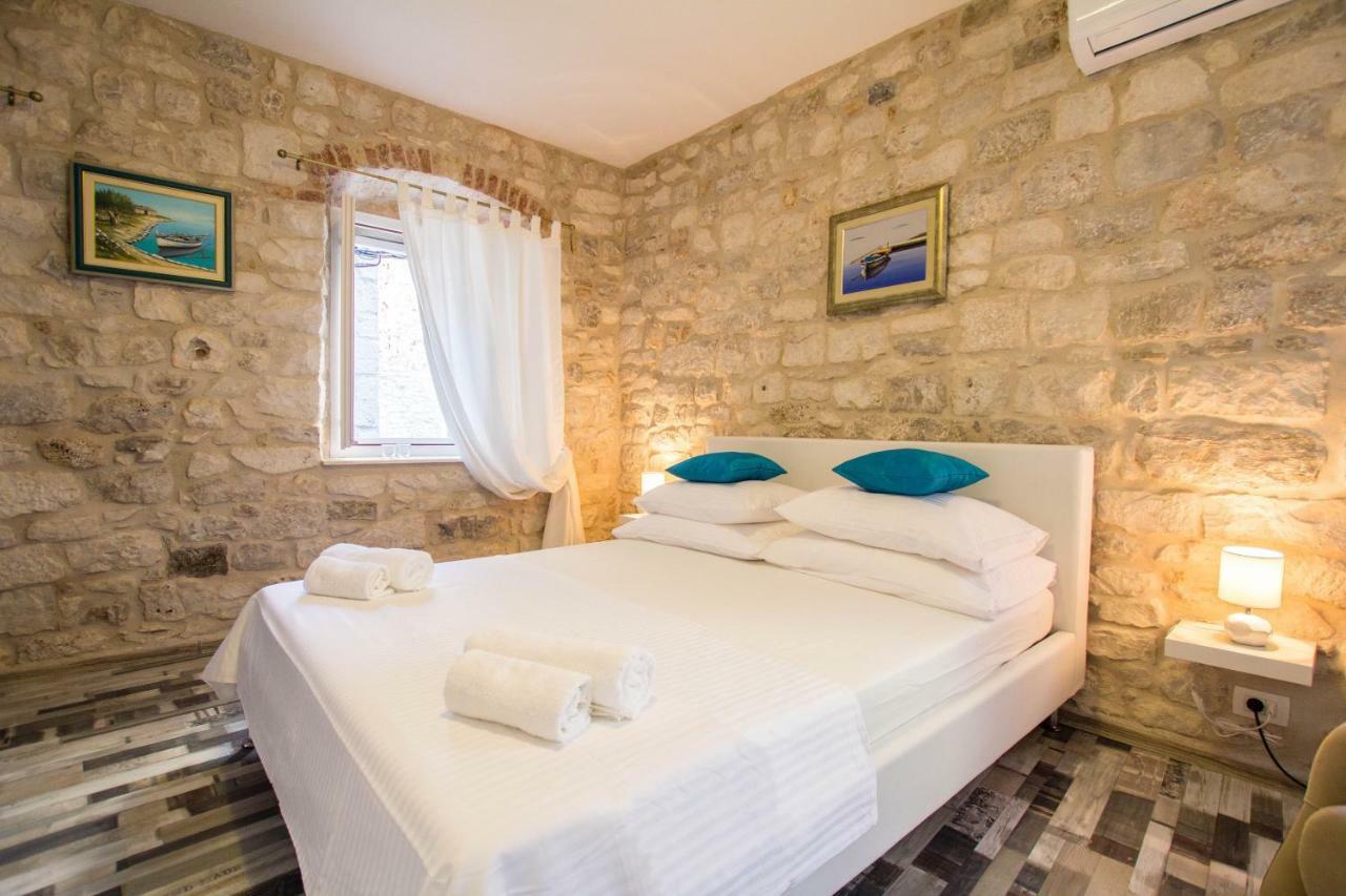 Apartment Toma Трогір Екстер'єр фото