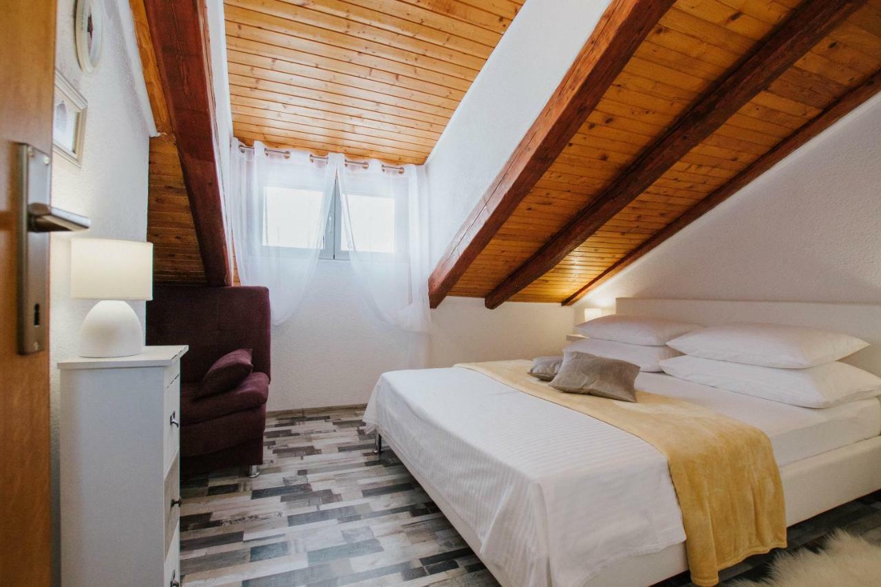 Apartment Toma Трогір Екстер'єр фото