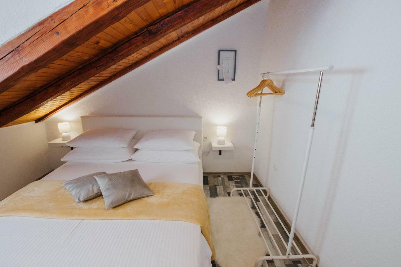 Apartment Toma Трогір Екстер'єр фото