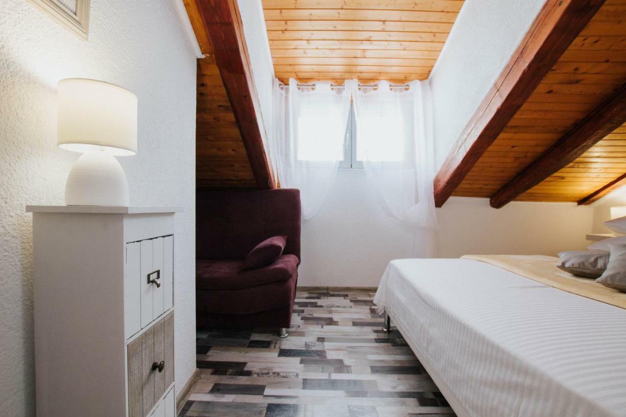 Apartment Toma Трогір Екстер'єр фото